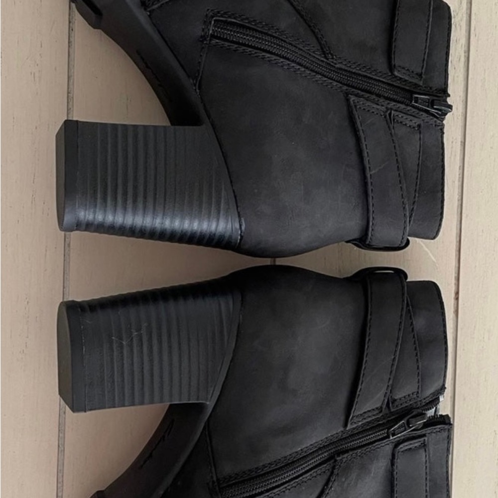 Women’s Clark’s boots women’s high heel suede boot Clark’s